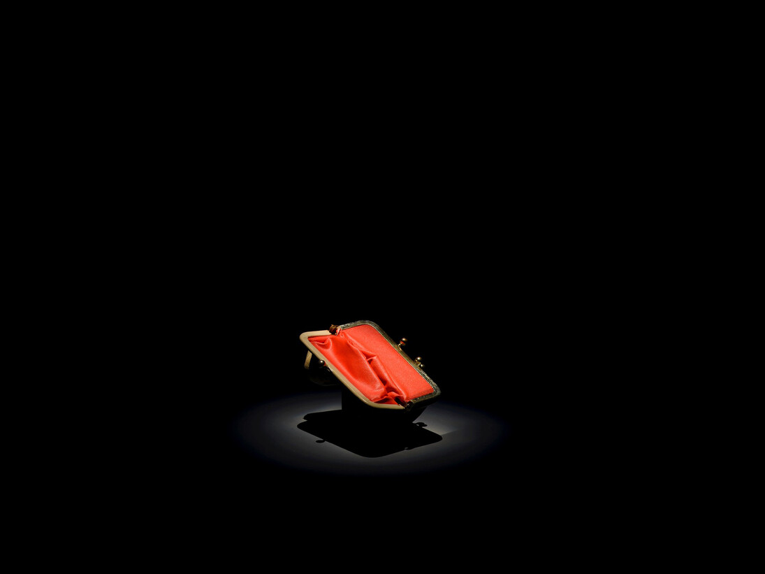 Martin Soto, red leather purse