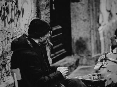 Sin autonomía financiera, cualquier ayuda material resulta insuficiente, porque la pobreza persiste mientras no se garantice la autosuficiencia