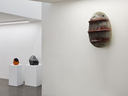 Aron Demetz, Short stories, exhibition view. Courtesy of Galleria Anna Marra