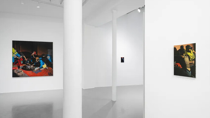 Chaise Mohamed Saïd, Out of the shadows, vue de l’exposition. Avec l’aimable autorisation de la galerie Afikaris