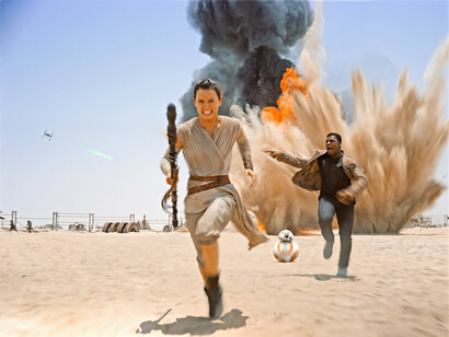 Rey, en una escena de acción de “Star Wars: el despertar de la fuerza”