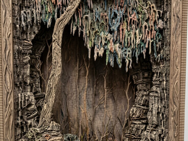 Forêt imaginaire et stalactites de carton. La magie du détail d'Eva Jospin transforme une matière brute en une architecture organique impressionnante
