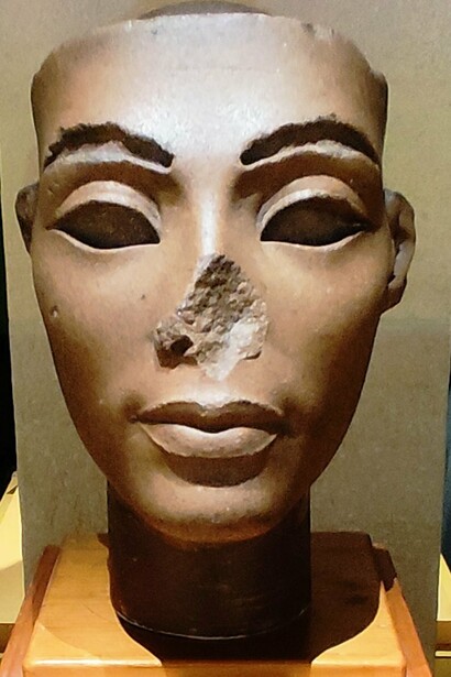 A sculpture of Nefertiti, Akhenaten's queen, on display at the Shanghai Museum © Daniel Gauss