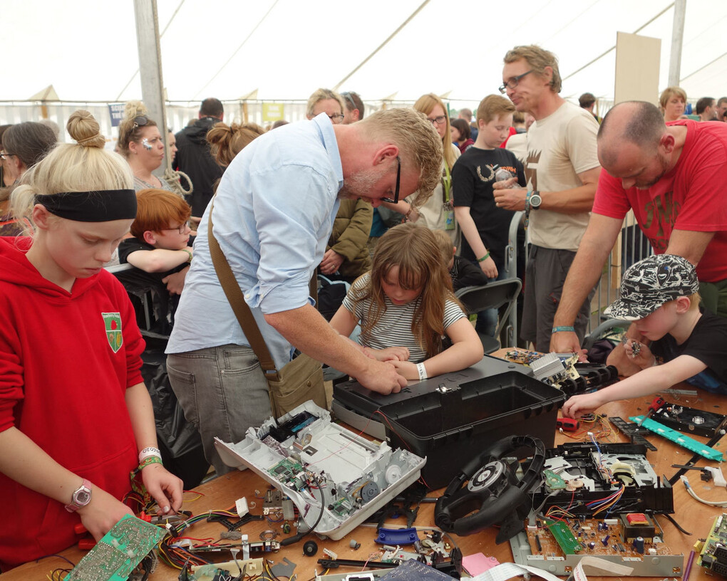 Art Experiment: Laboratories of Earthly Survival. Courtesy of Garage Museum of Contemporary Art