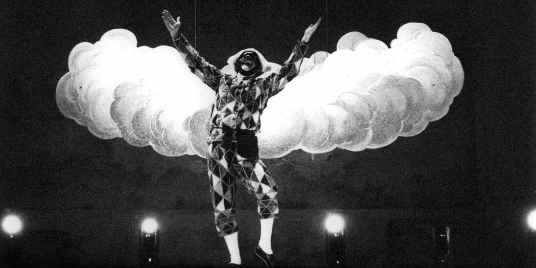 Ferruccio Soleri (1977) in “Arlecchino” © Luigi Ciminaghi / Archivio Piccolo Teatro di Milano