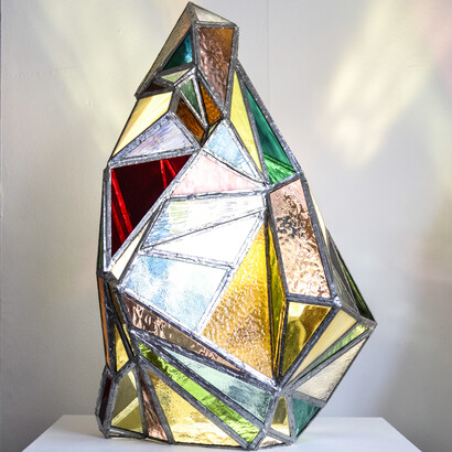 Shahla K. Friberg, Small spectrum capsul, 2022 (1). Glass, leadfree solder, copper foil, 47 x 35 x 30 cm