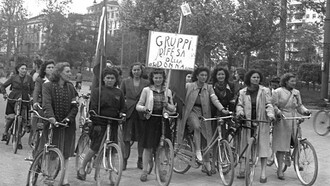 Protesta di donne in bicicletta a Milano