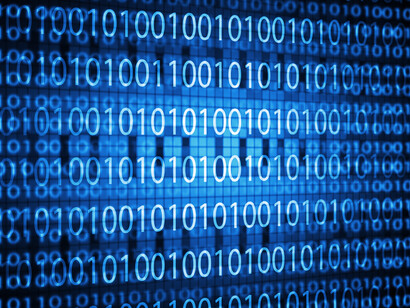 Codice binario. Siamo passati dalla tecnica alla tecnologia, dalla meccanica all’elettronica, e abbiamo deciso di trasferire alle macchine non solo le nostre capacità fisiche ma anche quelle intellettuali