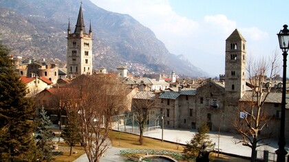 Susa, Italia. Cittadina vista dall'interno del Parco di Augusto