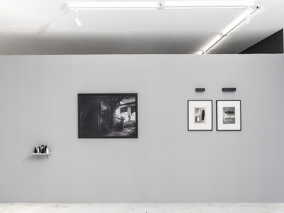 Varios artistas, Obras amigas vol.5. Incluso el Apocalipsis es fugaz, vista de exhibición. Cortesía de Quimera Galería