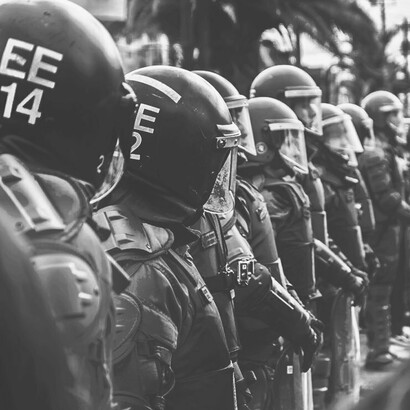 Según Ariel Dorfman, la justificación del golpe de 1973 en Chile esconde "una peligrosa nostalgia por un hombre fuerte que supuestamente se ocupará de los problemas de nuestro tiempo imponiendo orden"