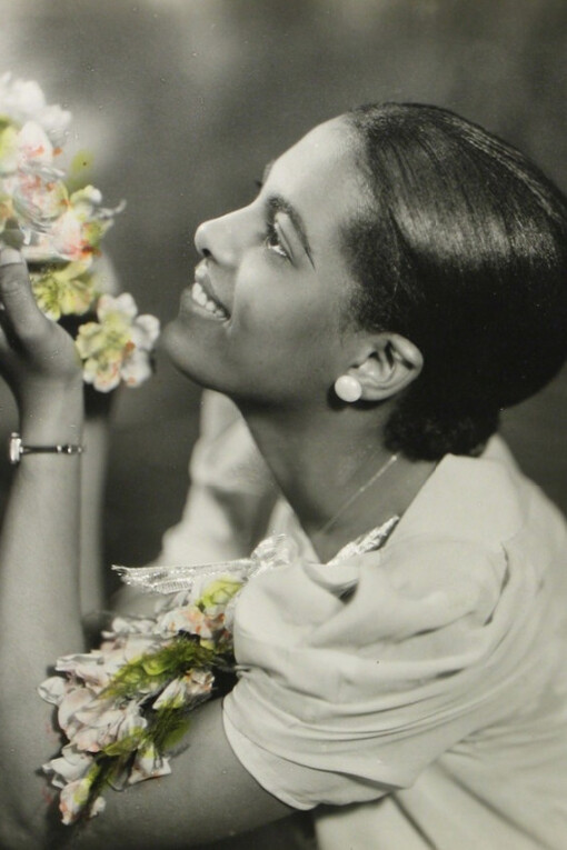 ©Donna Mussenden Van Der Zee, Courtesy Howard Greenberg Gallery, New York