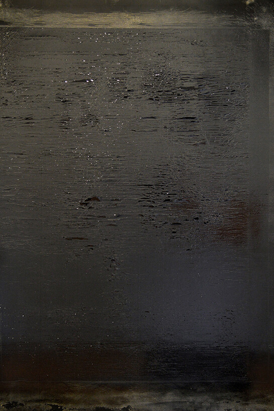 Shanta Rao, Sans titre, 2015, silckscreen and decomposition on rubber, 140 x 110 cm © Courtesy de l’artiste et Galerie Nathalie Obadia, Paris/Bruxelles
