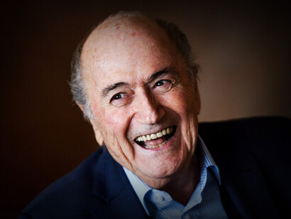 Joseph «Sepp» Blatter es un administrador y dirigente deportivo suizo y expresidente de la FIFA. Fue investigado por el escandalo de la elección de Qatar como sede mundialista