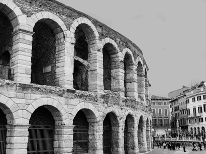 Verona è la città in cui Dante ha vissuto per anni subito dopo il suo esilio dalla città natale, Firenze, grazie all’amicizia con i della Scala
