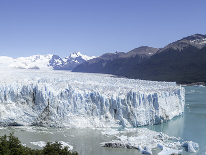 Panorámica del glaciar Perito Moreno (detalle), Parque Nacional Los Glaciares, Argentina. Proteger los ambientes periglaciares es defender ecosistemas frágiles que sostienen cuencas hídricas esenciales para millones de personas