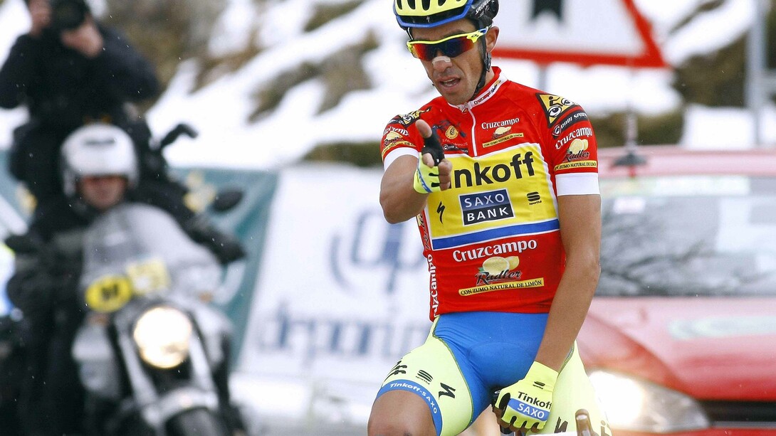 Alberto Contador con el maillot rojo de la Vuelta a España