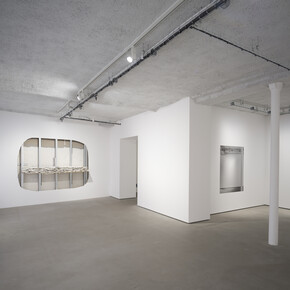 William Anastasi, Exhaling, then inhaling, exhibition view. Courtesy of Galerie Jocelyn Wolff