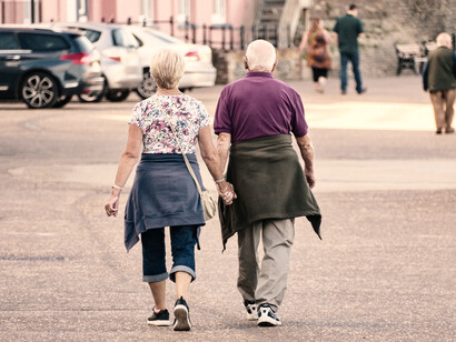 El reconocimiento de esta bella etapa de la vida es fundamental para darle todo su sentido al cuidado a nuestros mayores