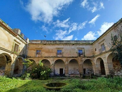 De la casa de Tirso de Molina (1579 - 1648), fue un dramaturgo y poeta barroco español, además de fraile mercedario y sacerdote católico a Museo de Arte Iberoamericano Contemporáneo, Trujillo, Cáceres, España
