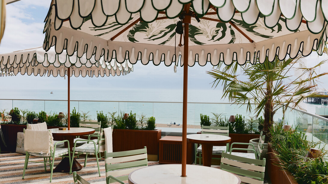 The Brighton Beach House in Brighton and Hove, England, enchants visitors with its interior allure, where tasteful coastal motifs intertwine with modern sophistication, creating a haven of tranquility and seaside chic