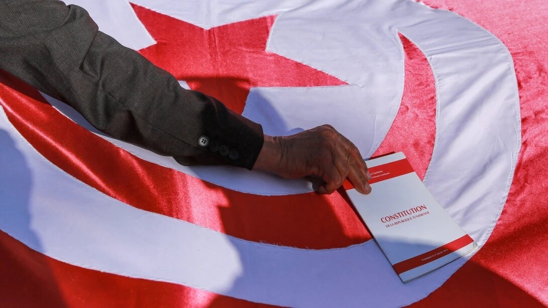 Le drapeau est la nouvelle Constitution tunisienne