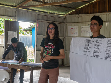 Elaboración de línea de tiempo en la Comunidad Nativa Nuevo San Juan. Actividad realizada en el marco del proyecto "Fortaleciendo la memoria comunitaria". Ucayali, Perú