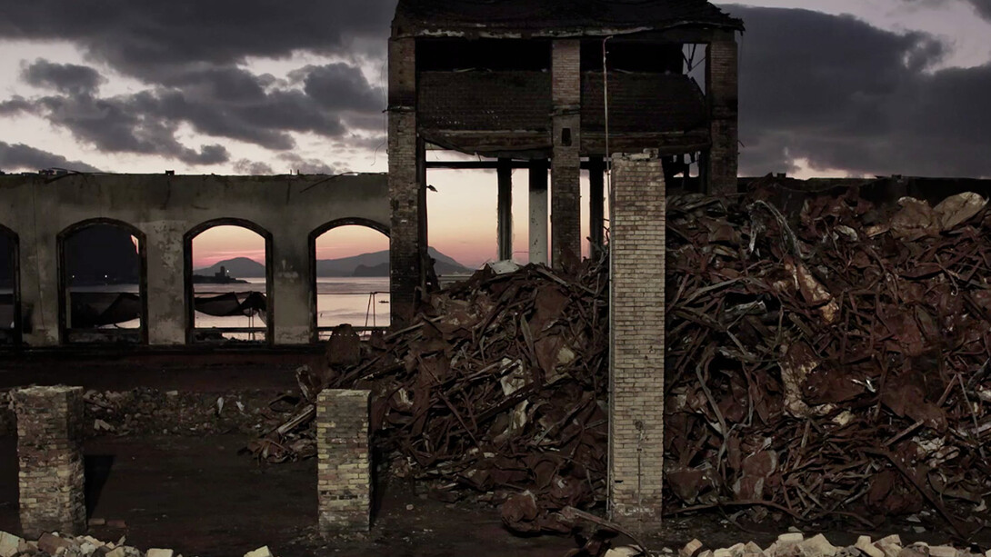 Raffaela Mariniello,
Still in Life,
2014,
color HD video, 13’,
Gift of the artist, Collection Madre · museo d’arte
contemporanea donnaregina, Napoli