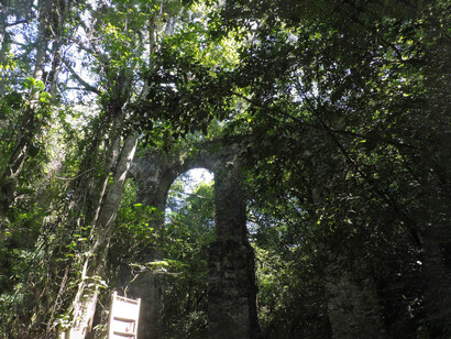 Viajar sola requiere planificar con atención aspectos como la seguridad nocturna, el ambiente social y el respeto a las mujeres en los espacios públicos