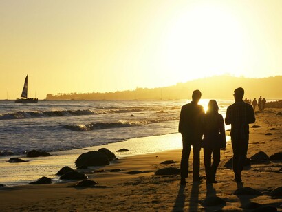 The dog-friendly Butterfly Beach is a popular sunset viewing point
