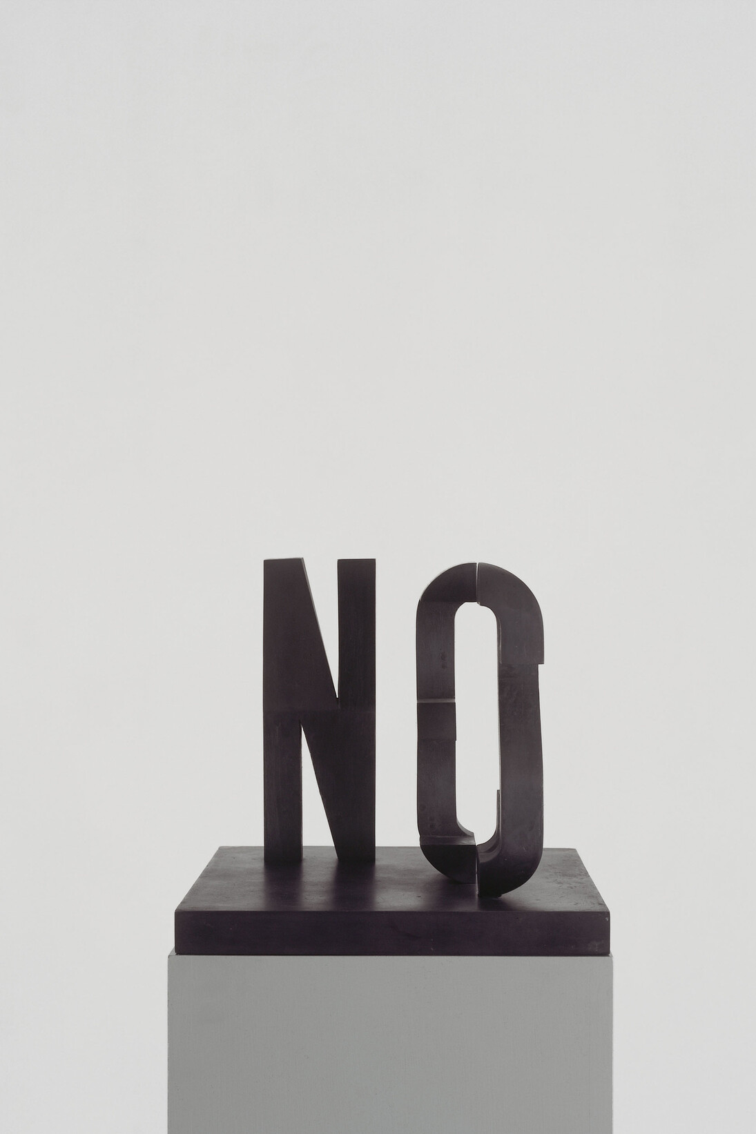 Markus Raetz
Crossing
Fusione in ferr
2002
26,4 x 40,2 x 29,5 cm
©2016 Markus Raetz, Prolitteris, Zürich
Foto: Peter Lauri, Bern 