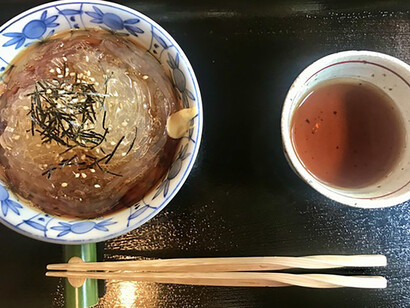 Tokoroten noodles and tea © Alma Reyes