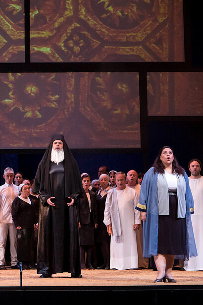 El bajo Ángel Rodríguez (‘Gran imán’) y María Ortega. Foto: Daniel Pérez / Teatro Cervantes