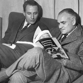 Fabio Mauri shows Alberto Moravia to the new Almanac Literary Bompiani, 1959, Rome