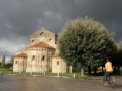  Basilica di San Piero a Grado
