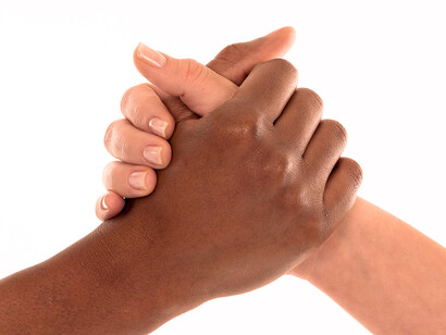 El respeto a las personas y sus derechos a tener las creencias que estimen, el respeto a las minorías de todo tipo, ha de formar parte de las garantías de cualquier sociedad que se diga «democrática»