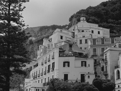 Un palazzo antico che affaccia sul mare, Sorrento, Campania, Italia