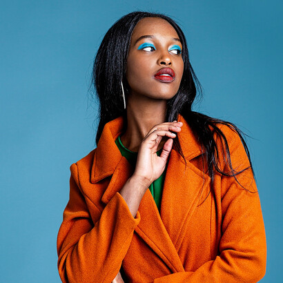 Égalité. Pouvoir exercer ses possibilités, tout en exilant les comparaisons - indépendamment des classifications normatives - transforme tous les êtres humains en égaux dans l'être-au-monde avec l'autre, dans la satisfaction de besoins, dans la survie et dans la vie