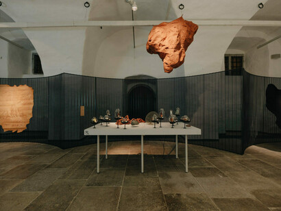 Various artists, Between borders, between materials, exhibition view. Courtesy of Estonian Museum of Applied Art and Design