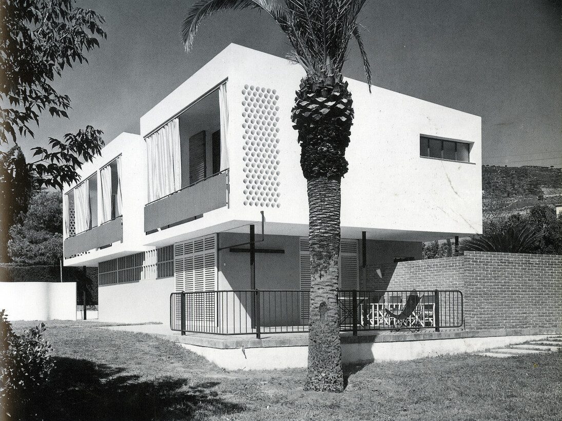 Casa Guardiola. Argentona, Barcelona. Oriol Bohigas;  Josep Ma. Martorell. 1954-1955. Foto Francesc Català-Roca. © Fons Fotogràfic F. Català–Roca – Arxiu Fotogràfic de l’Arxiu Històric del Col•legi d’Arquitectes de Catalunya