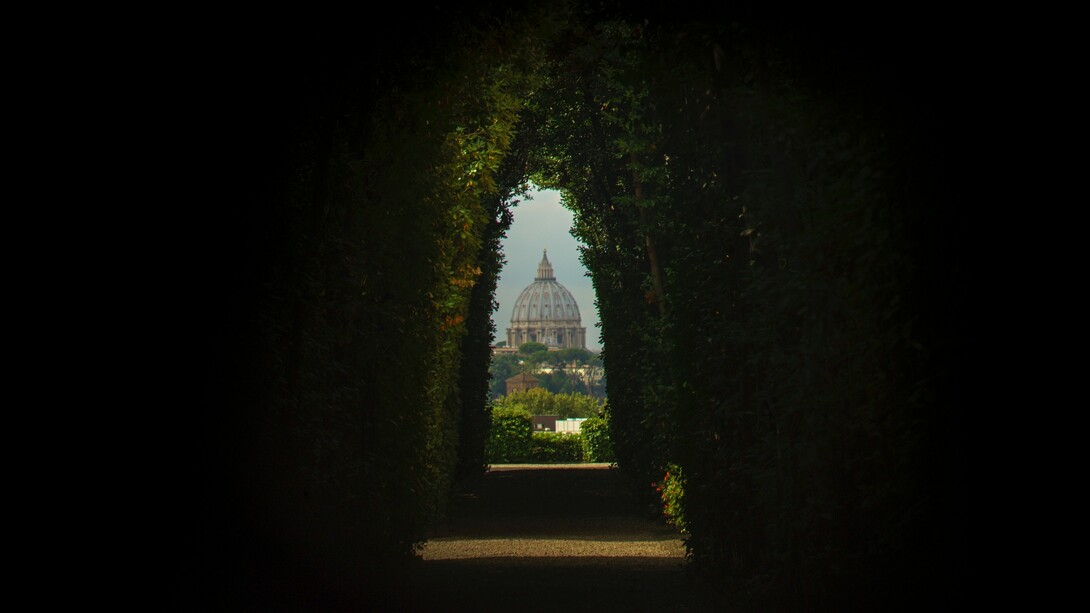 La cupola di S. Pietro vista da Piazza dei Cavalieri di Malta