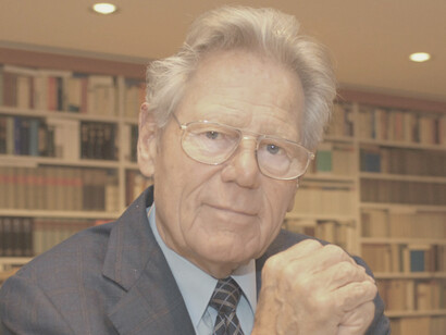 Hans Küng: en 1979 la Santa Sede le retiró para enseñar teología católica, debido a su cuestionamiento sobre el dogma de la infalibilidad en la Iglesia