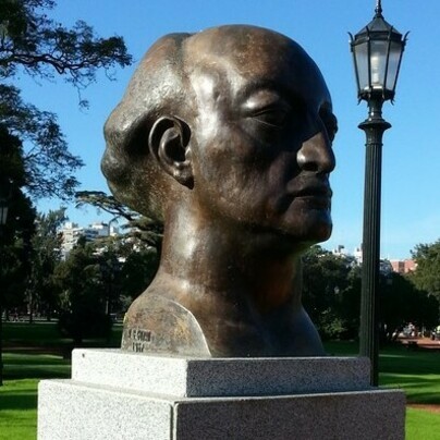 Busto de Miguel Ángel Asturias en Argentina