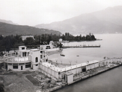 Riva del Garda (Brescia). Il golfo di Riva del Garda con la Spiaggia degli Olivi 