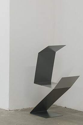 Judith Hopf, Untitled (Laptop Men), 2018
Courtesy the artist and kaufmann repetto, Milan/New York, Deborah Schamoni, Munich, and Metro Pictures, New York. Installation view KW Institute for Contemporary Art, Foto: Frank Sperling