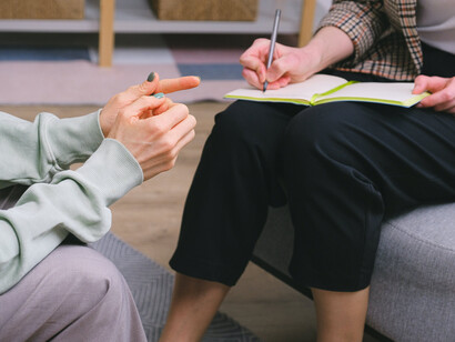 Narrazione. Le storie sono uno dei sistemi per apprendere dall’esperienza, accumulare conoscenza “tacita”, da spendere nella gestione della variabilità e dell’incertezza tipica di questo lavoro, attraverso l’utilizzo di metafore e complessi processi cognitivi