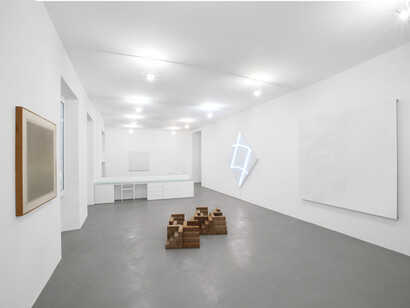 (From left to right) Dadamaino, Volume of phase modules, 1961 die-cut plastic, 100x100 cm. Enrico Castellani, white surface, 1990
Acrylic on canvas extroflexed, 120x120 cm. François Morellet, Cruibes n°16, 2013 Neon and white acrylic on canvas on wood, 212x212 cm. Riccardo De Marchi, Untitled, 2015
Aluminum, paint and holes, 200x200 cm. Nicola Carrino, Constructive 1/69 C, 1975. Dynamic path 4.4, 2016 Iron, 16 scalar modules 30x30x30 cm each. Partial view of the exhibition A arte Invernizzi. Courtesy A arte Invernizzi, Milan. Photo by Bruno Bani
