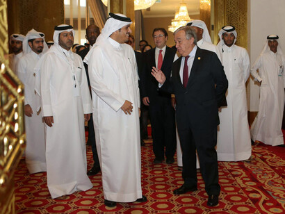 El jeque Mohamed Bin Abdulrahman Al Thani recibe al secretario general de la ONU