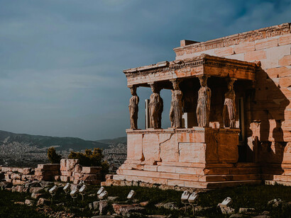 Ruinas de un templo en la Antigua Grecia en Atenas, Grecia
