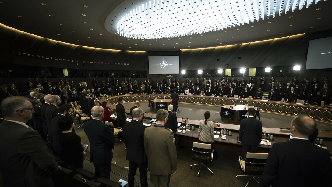 Líderes de la OTAN realizan un minuto de silencio por las víctimas del terremoto en Siria y Turquía en 2023